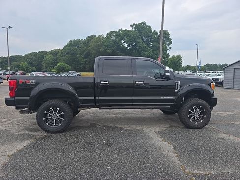 Used 2017 Ford F250 Platinum w/ Platinum Ultimate Package AWD/4WD image 10