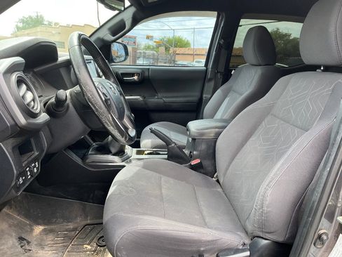 Used 2017 Toyota Tacoma TRD Off-Road w/ Tow Package image 11