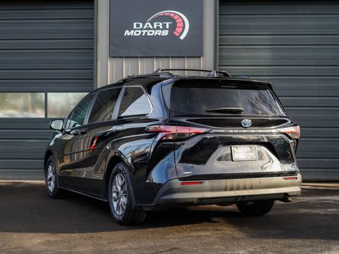 Used 2022 Toyota Sienna LE image 5