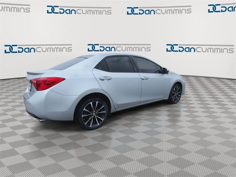 Used 2017 Toyota Corolla XSE image 9
