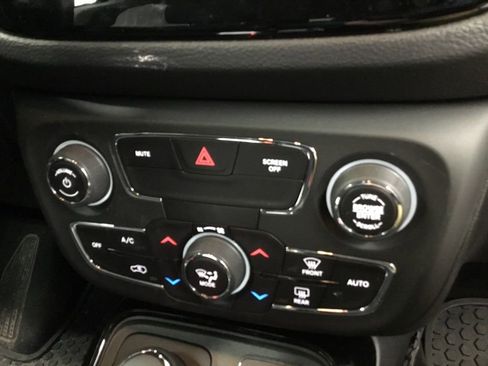 Used 2020 Jeep Compass Latitude image 23