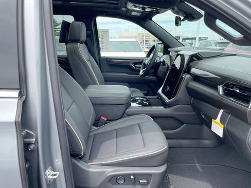 New 2026 GMC Yukon Elevation w/ Elevation Premium Package AWD/4WD image 19