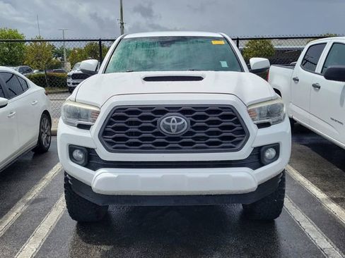 Used 2020 Toyota Tacoma TRD Sport image 2