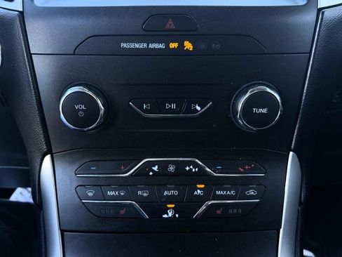 Used 2019 Ford Edge SEL w/ Equipment Group 201A AWD/4WD image 22