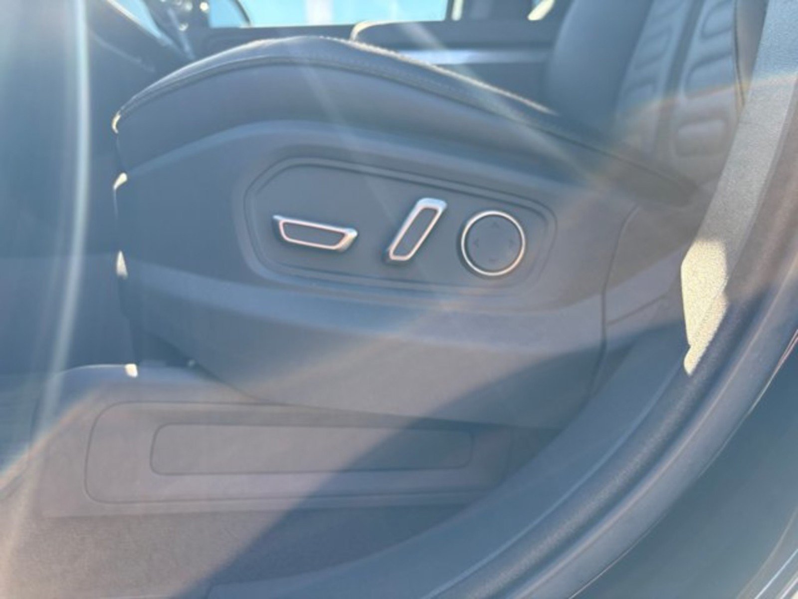 Used 2022 Rivian R1S Launch Edition Quad AWD/4WD image 11
