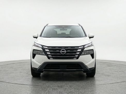 Used 2025 Nissan Rogue SV image 2