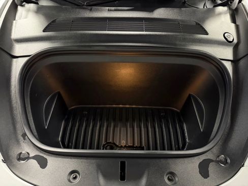 Used 2021 Tesla Model Y Long Range image 22