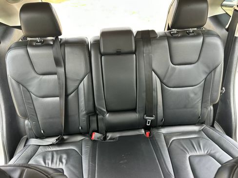 Used 2018 Ford Edge Titanium w/ Technology Package FWD image 11