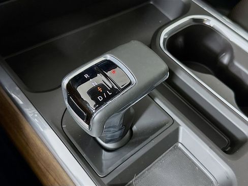 New 2026 Chevrolet Silverado 1500 High Country w/ High Country Premium Package AWD/4WD image 17