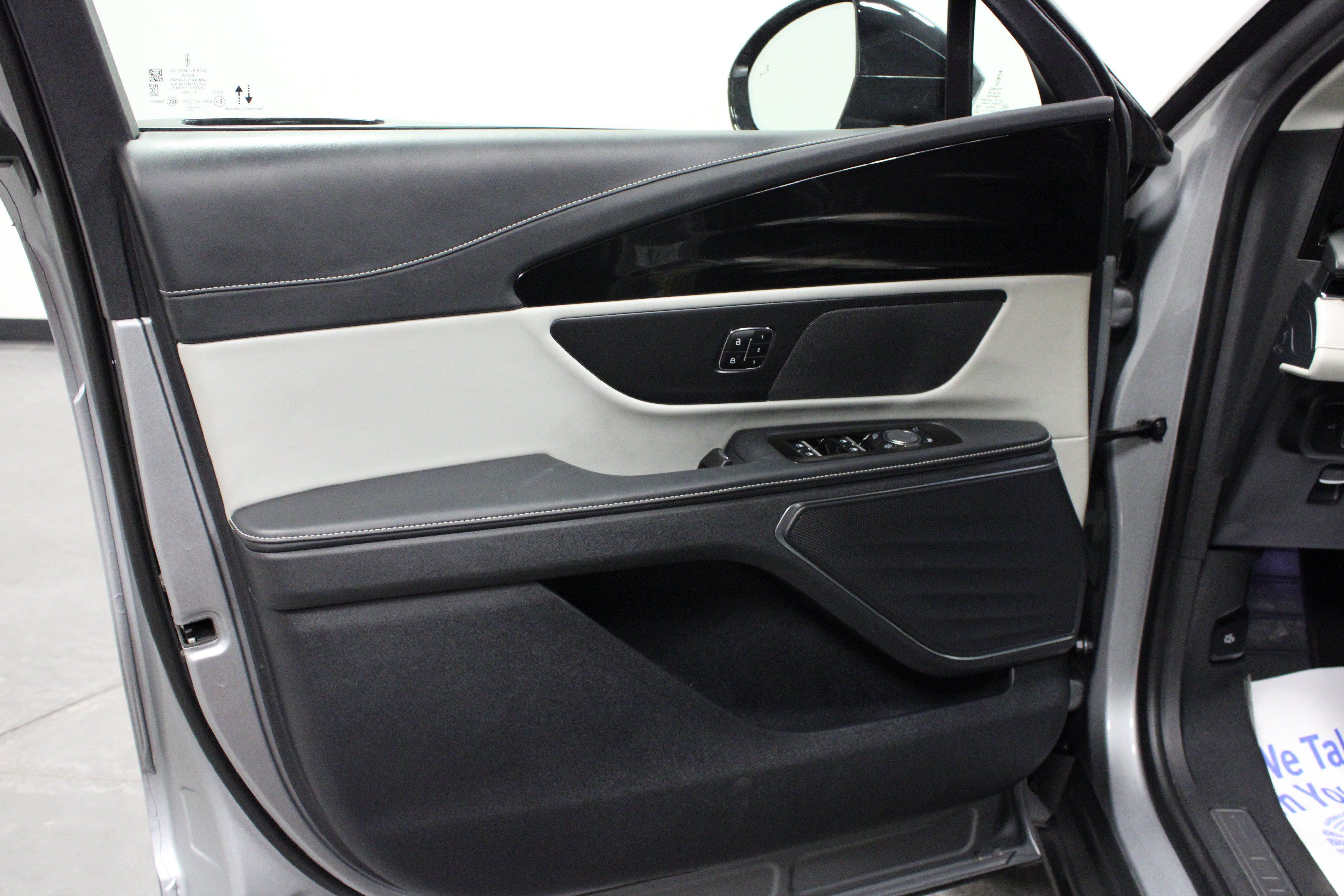 Used 2024 Lincoln Nautilus Reserve AWD/4WD image 11
