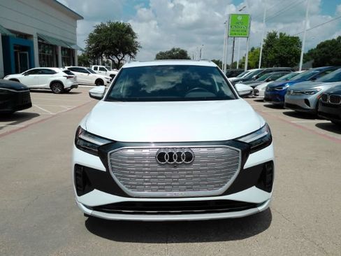 Used 2023 Audi Q4 e-tron Premium Plus w/ Premium Plus RWD image 2