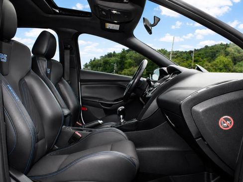 Used 2017 Ford Focus RS AWD/4WD image 18