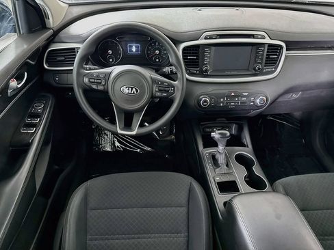 Used 2018 Kia Sorento FWD image 3