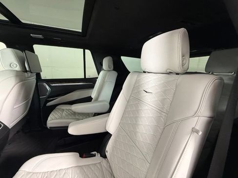 Used 2026 Cadillac Escalade Platinum Luxury AWD/4WD image 28