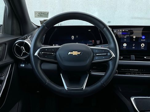 Used 2025 Chevrolet Equinox LT image 31