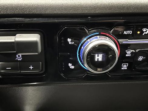 Used 2025 GMC Sierra 1500 Elevation image 7