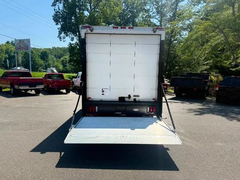 Used 2009 Ford E-350 and Econoline 350 Super Duty RWD image 6