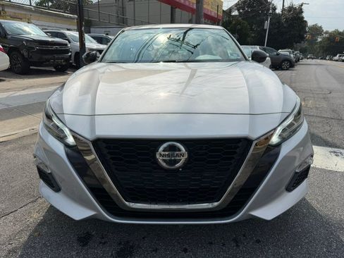 Used 2020 Nissan Altima 2.5 SR FWD image 2