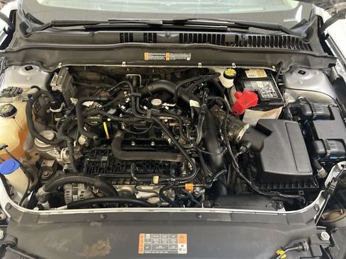 Used 2020 Ford Fusion SE FWD image 24