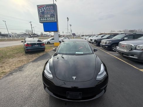 Used 2022 Tesla Model 3 Standard Range image 8