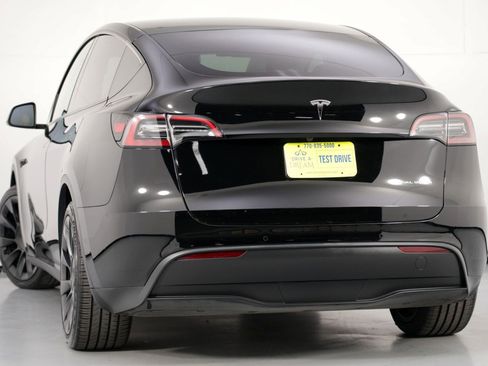 Used 2021 Tesla Model Y Long Range image 6