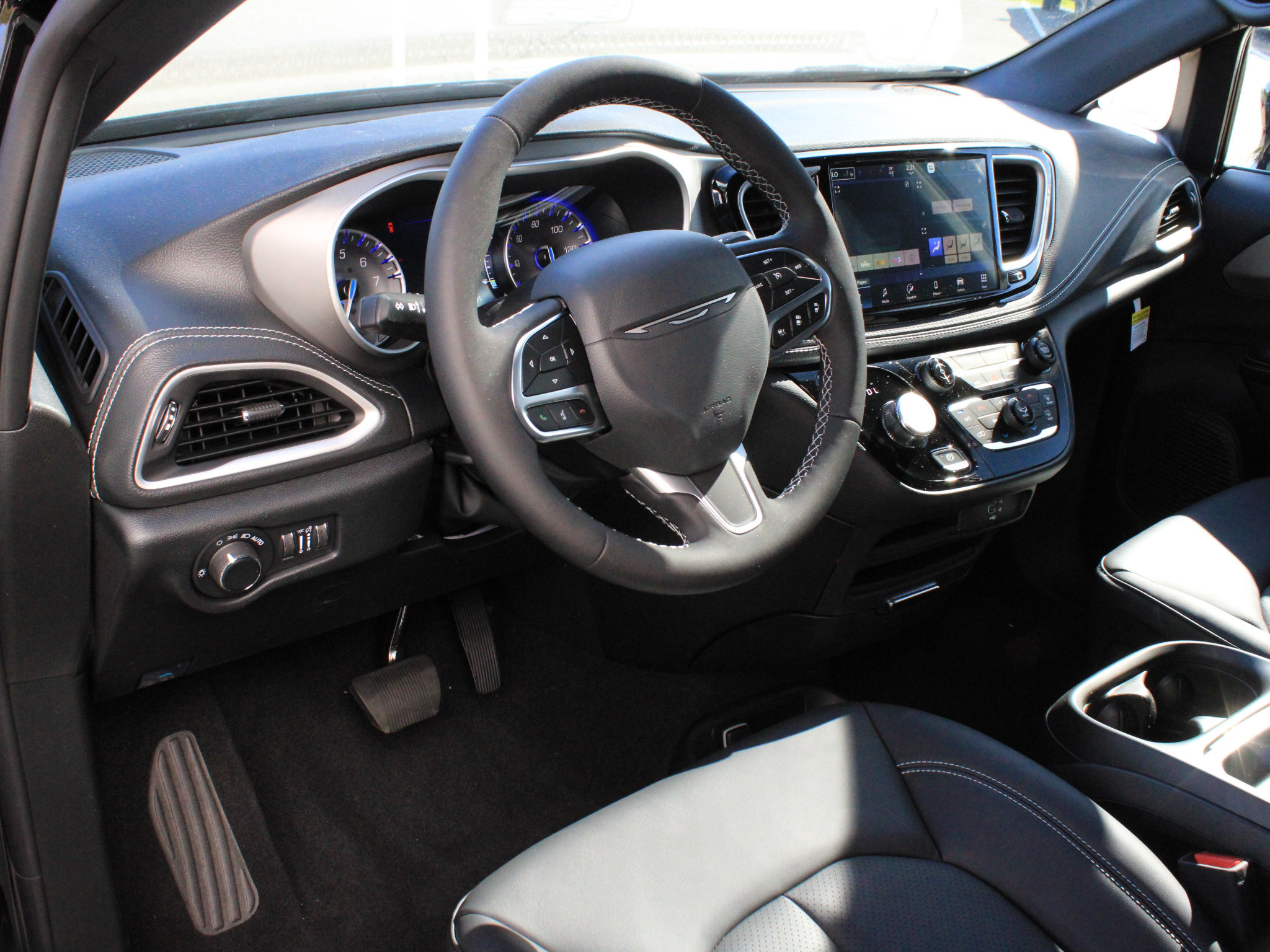 New 2027 Chrysler Pacifica Select FWD image 12