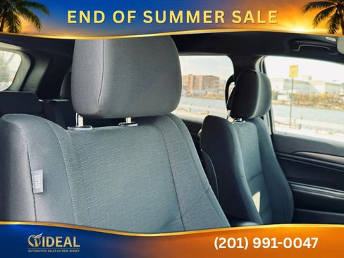 Used 2017 Jeep Grand Cherokee Laredo w/ Quick Order Package 23E AWD/4WD image 21