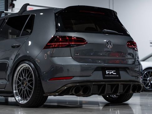 Used 2019 Volkswagen Golf R 4-Door image 17