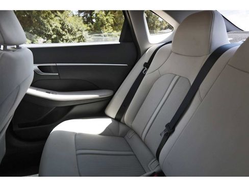 Used 2023 Hyundai Sonata SE FWD image 9