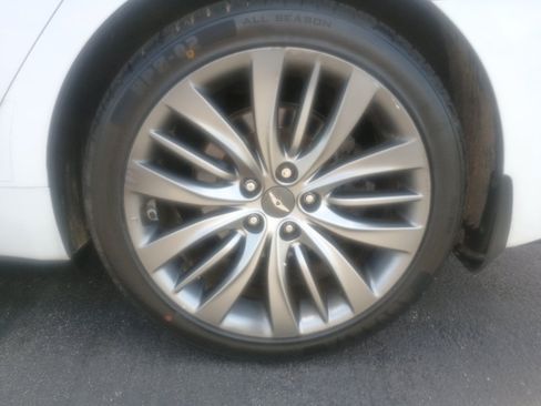 Used 2015 Hyundai Genesis 5.0 RWD image 12