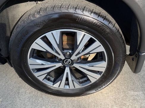 Used 2021 Nissan Rogue SV w/ Premium Package FWD image 12