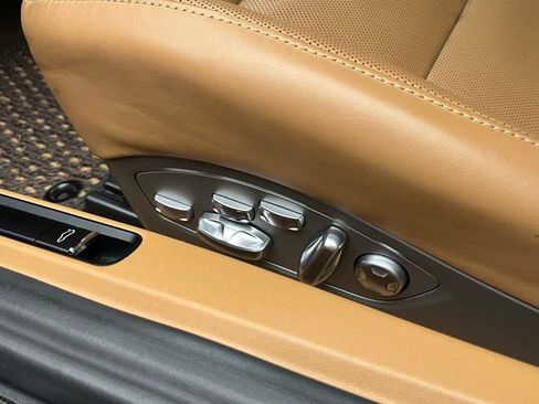 Used 2015 Porsche 911 Turbo S image 31