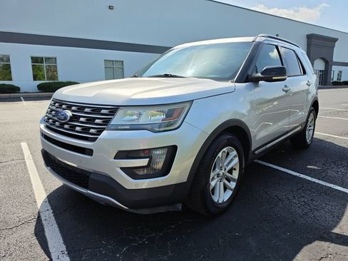 Used 2016 Ford Explorer XLT w/ Equipment Group 202A FWD image 13