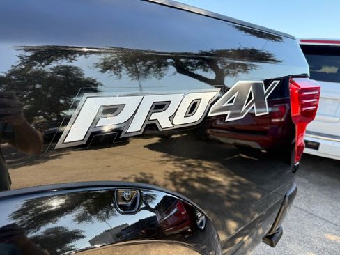 Used 2017 Nissan Titan PRO-4X AWD/4WD image 11