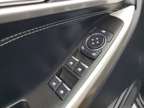 Certified 2022 Ford Explorer XLT w/ Equipment Group 202A image 19