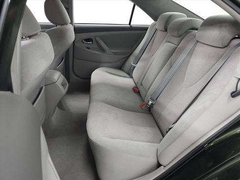 Used 2011 Toyota Camry LE image 21