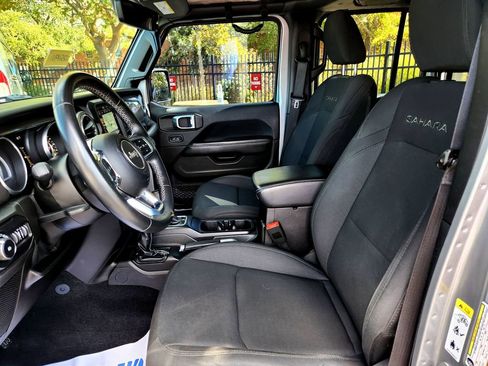 Used 2018 Jeep Wrangler Unlimited Sahara image 16