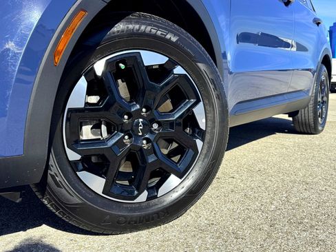 Used 2025 Kia Sorento S image 2