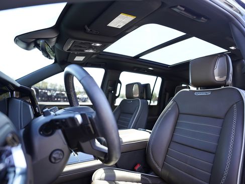Used 2025 GMC Yukon XL Denali Ultimate AWD/4WD image 9