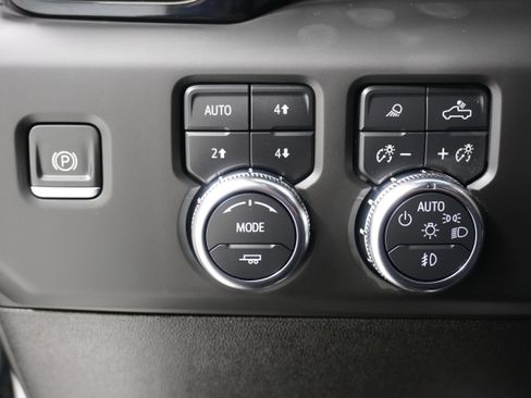 Used 2024 GMC Sierra 2500 AT4 w/ Technology Package image 28