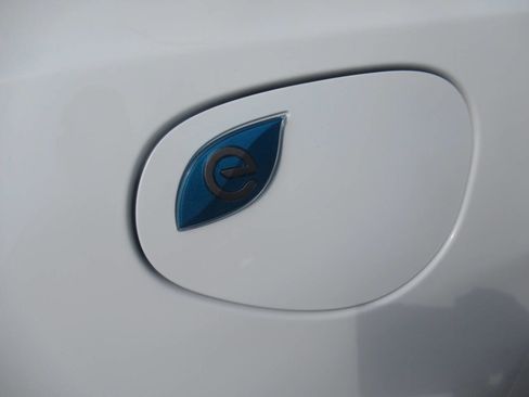 Used 2021 Chrysler Pacifica Touring-L FWD image 34