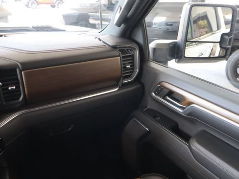 Used 2024 Chevrolet Silverado 2500 High Country w/ High Country Premium Package AWD/4WD image 22