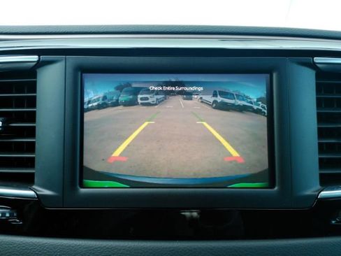 Used 2023 Chrysler Voyager LX image 8