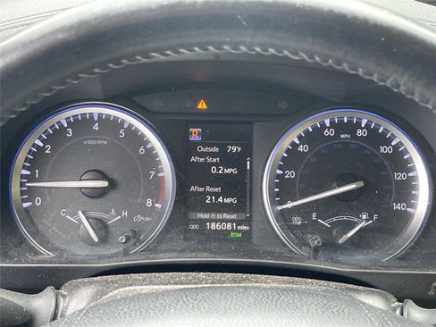 Used 2018 Toyota Highlander XLE AWD/4WD image 23