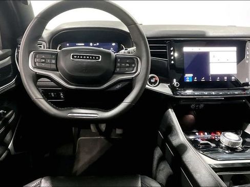 Used 2024 Jeep Wagoneer Series II image 8