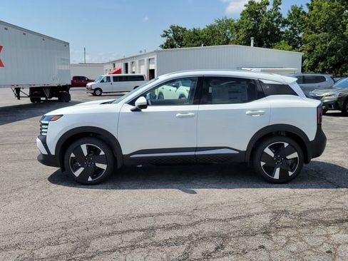 New 2025 Nissan Kicks SR w/ SR Premium Package image 9