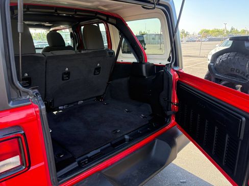 Used 2025 Jeep Wrangler Unlimited Sport AWD/4WD image 25