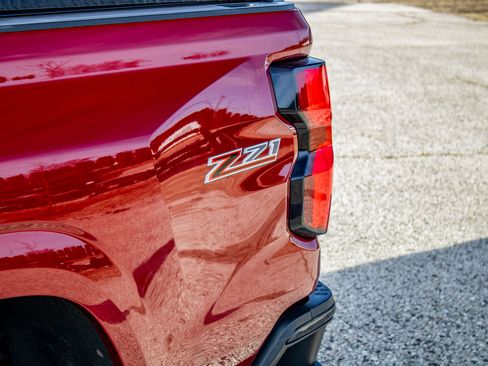 Used 2023 Chevrolet Colorado Z71 w/ Z71 Convenience Package 2 image 10