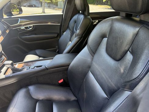Used 2016 Volvo XC90 T6 Momentum w/ Momentum Plus Package AWD/4WD image 10