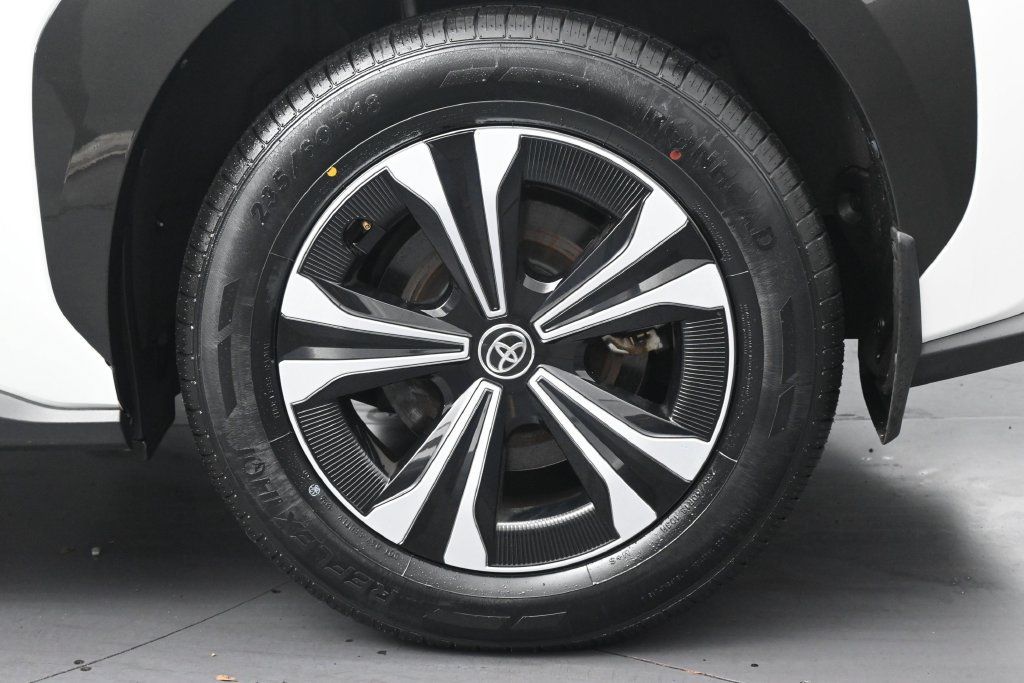Used 2023 Toyota bZ4X AWD image 37